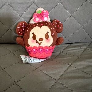 Disney Munchlings Wild Strawberry Cupcake Minnie
